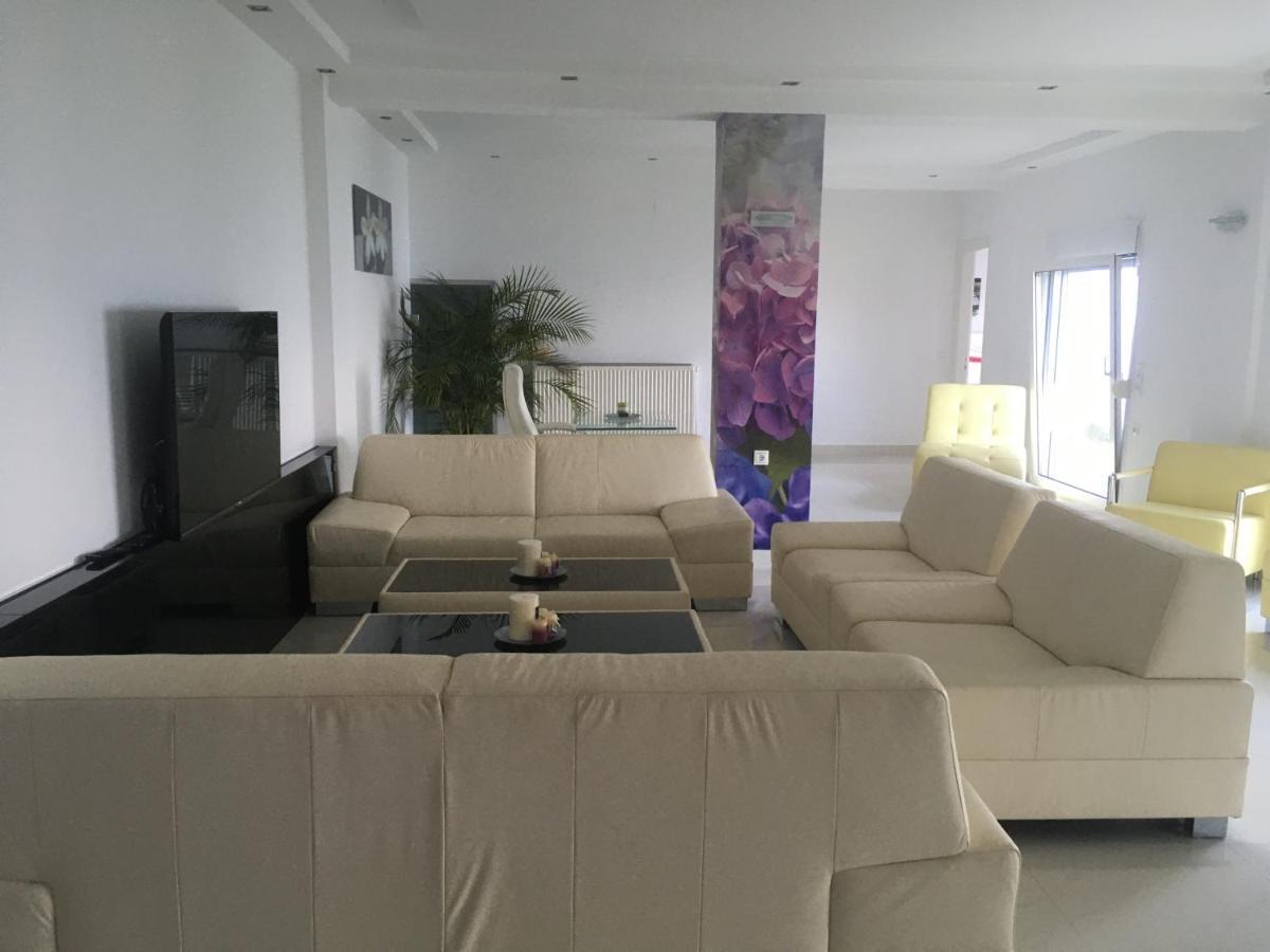 Villa Evita Mesongi Bagian luar foto