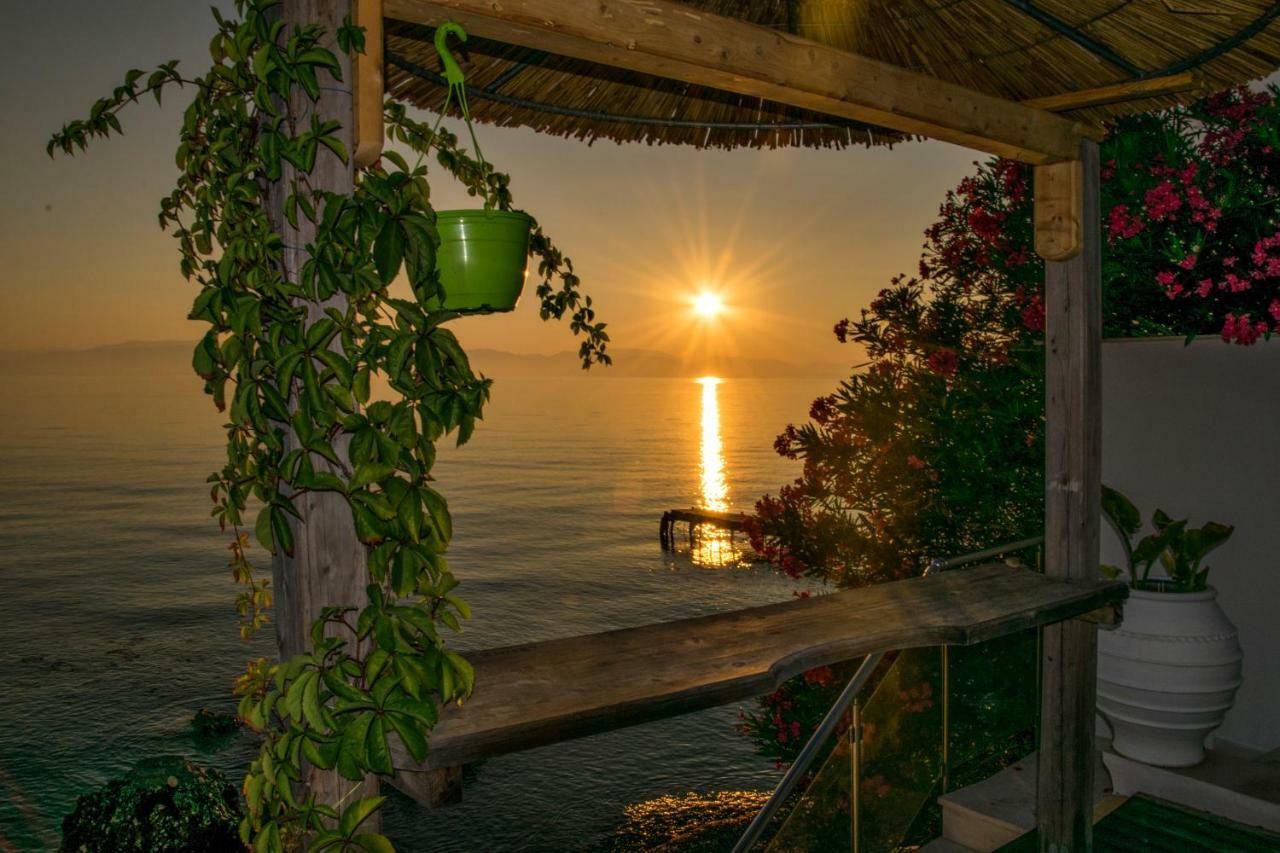 Villa Evita Mesongi Bagian luar foto