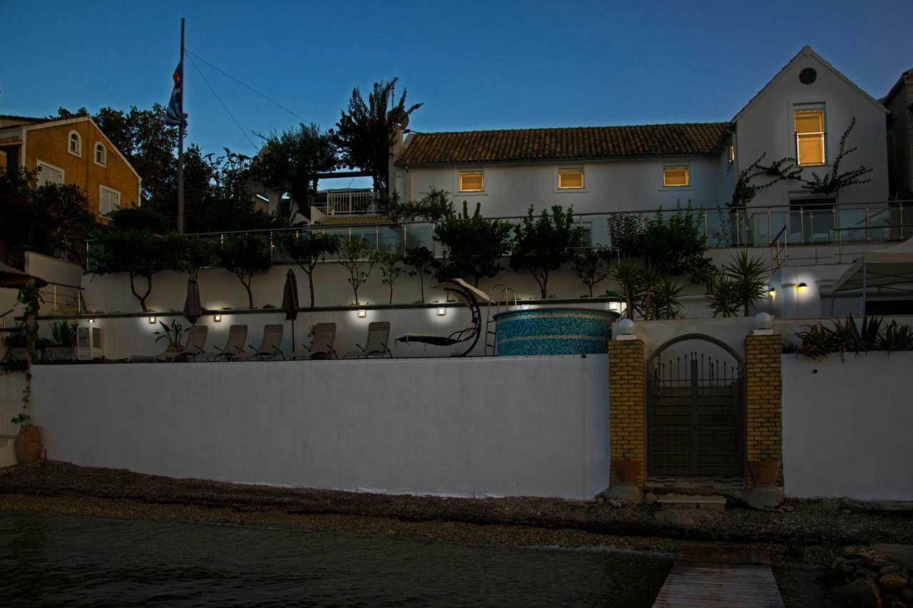 Villa Evita Mesongi Bagian luar foto
